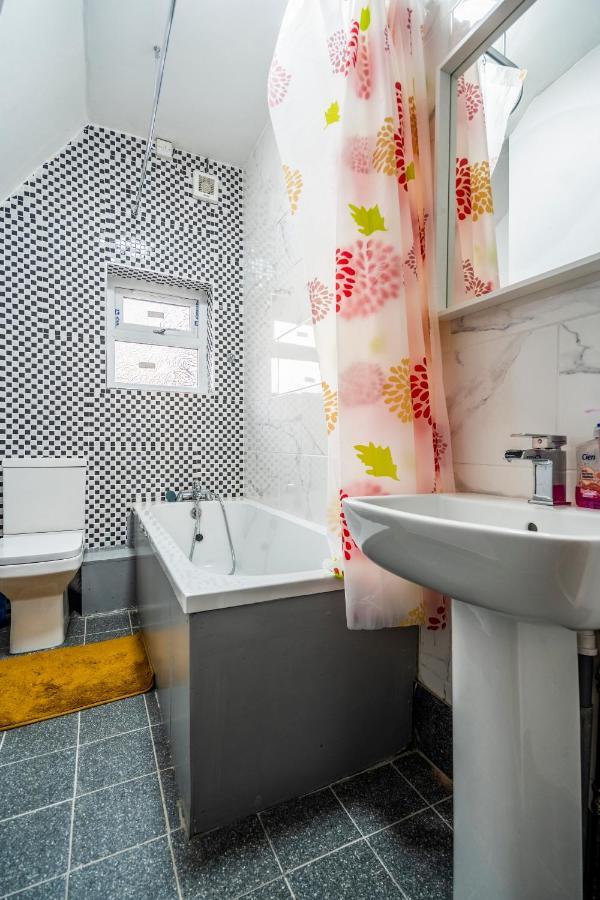 Deluxe 2-Bedroom Flat With Free Parking Birmingam Exterior foto
